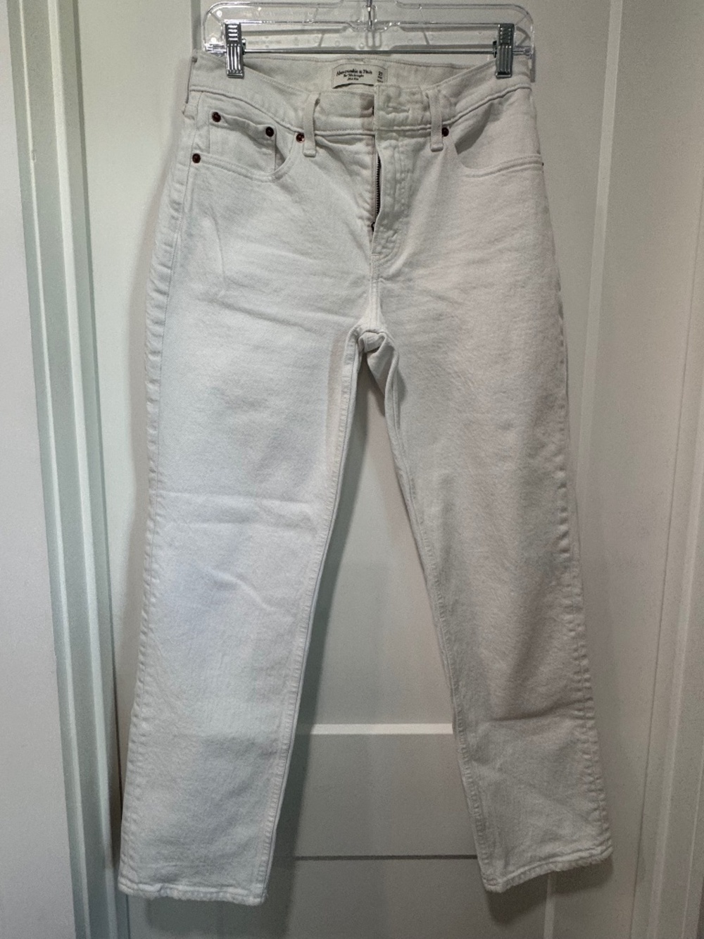 Abercrombie 90’s Straight Mid-Rise Jeans 27S